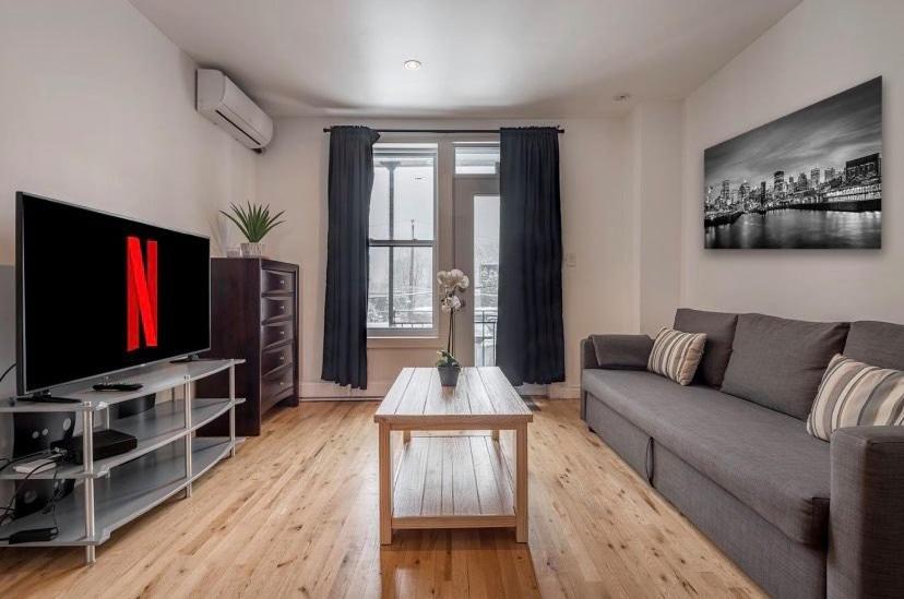 5-Star Prime Location - Bright Condo Монреаль Экстерьер фото
