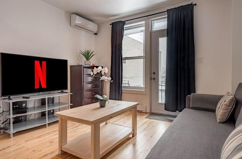 5-Star Prime Location - Bright Condo Монреаль Экстерьер фото
