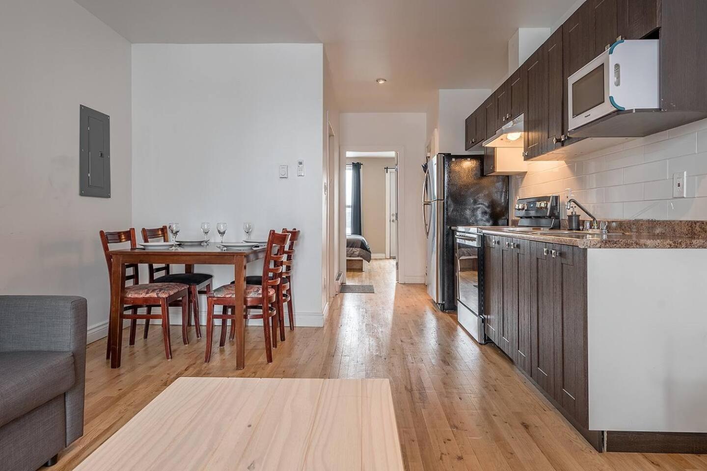 5-Star Prime Location - Bright Condo Монреаль Экстерьер фото