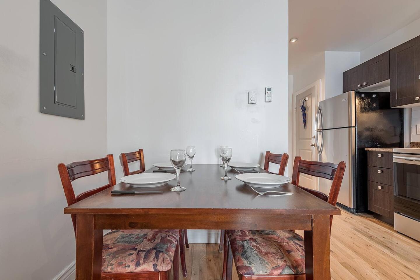 5-Star Prime Location - Bright Condo Монреаль Экстерьер фото