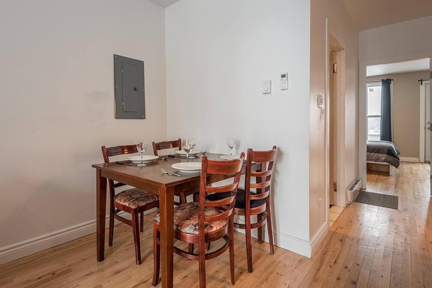 5-Star Prime Location - Bright Condo Монреаль Экстерьер фото